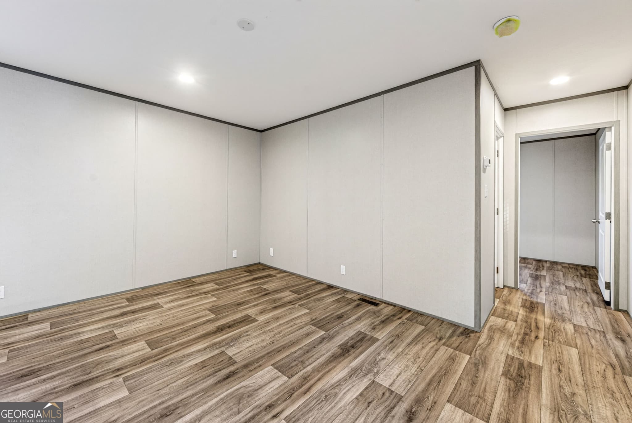 2 bedroom, 2 bathroom, 877 sq ft manufactured home,single family residence for sale at 60 Bennys Drive, Cleveland, GA 30528 — photo 6