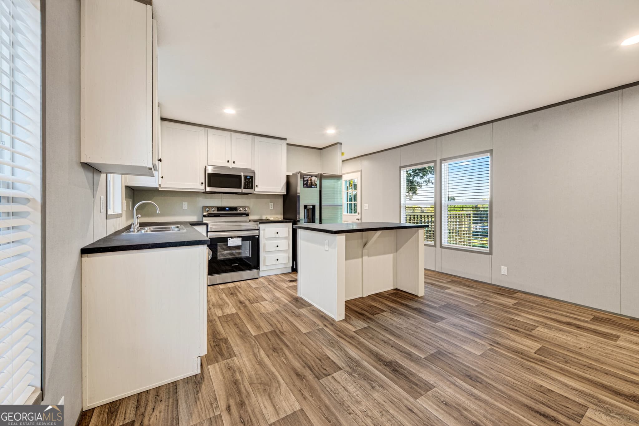 2 bedroom, 2 bathroom, 877 sq ft manufactured home,single family residence for sale at 60 Bennys Drive, Cleveland, GA 30528 — photo 4