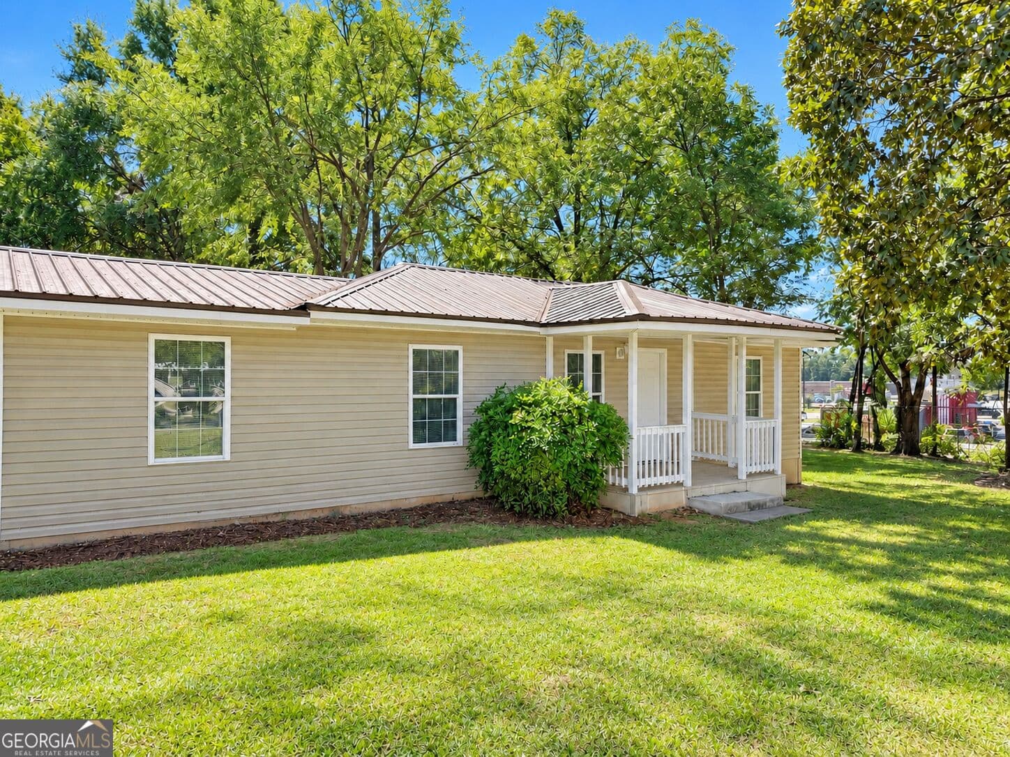 2 bedroom, 1 bathroom, 864 sq ft single family residence for sale at 1230 Harris Street, Milledgeville, GA 31061 — photo 2