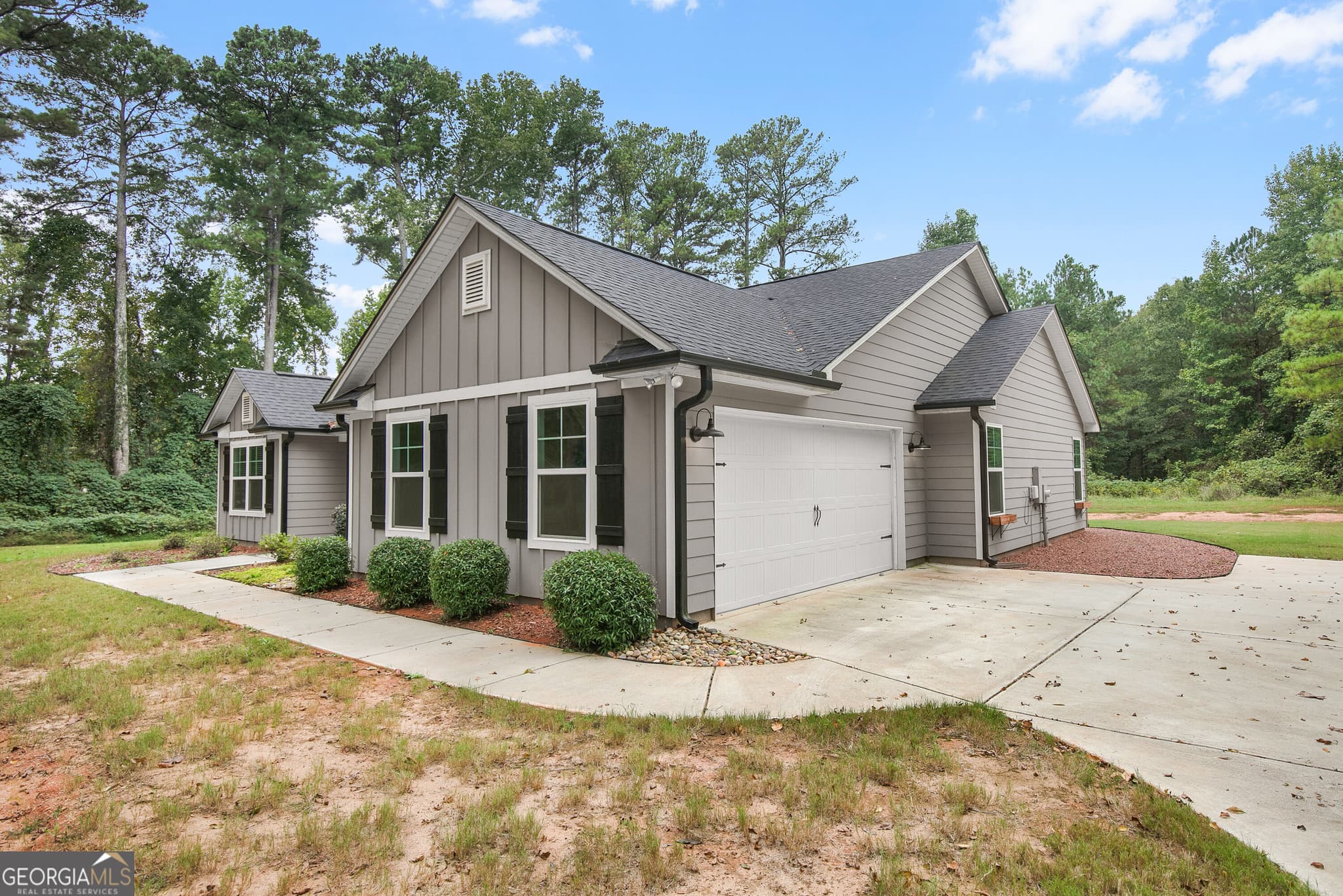 4 bedroom, 3 bathroom, 1,957 sq ft single family residence for sale at 1788 Standing Rock Road, Senoia, GA 30276 — photo 4