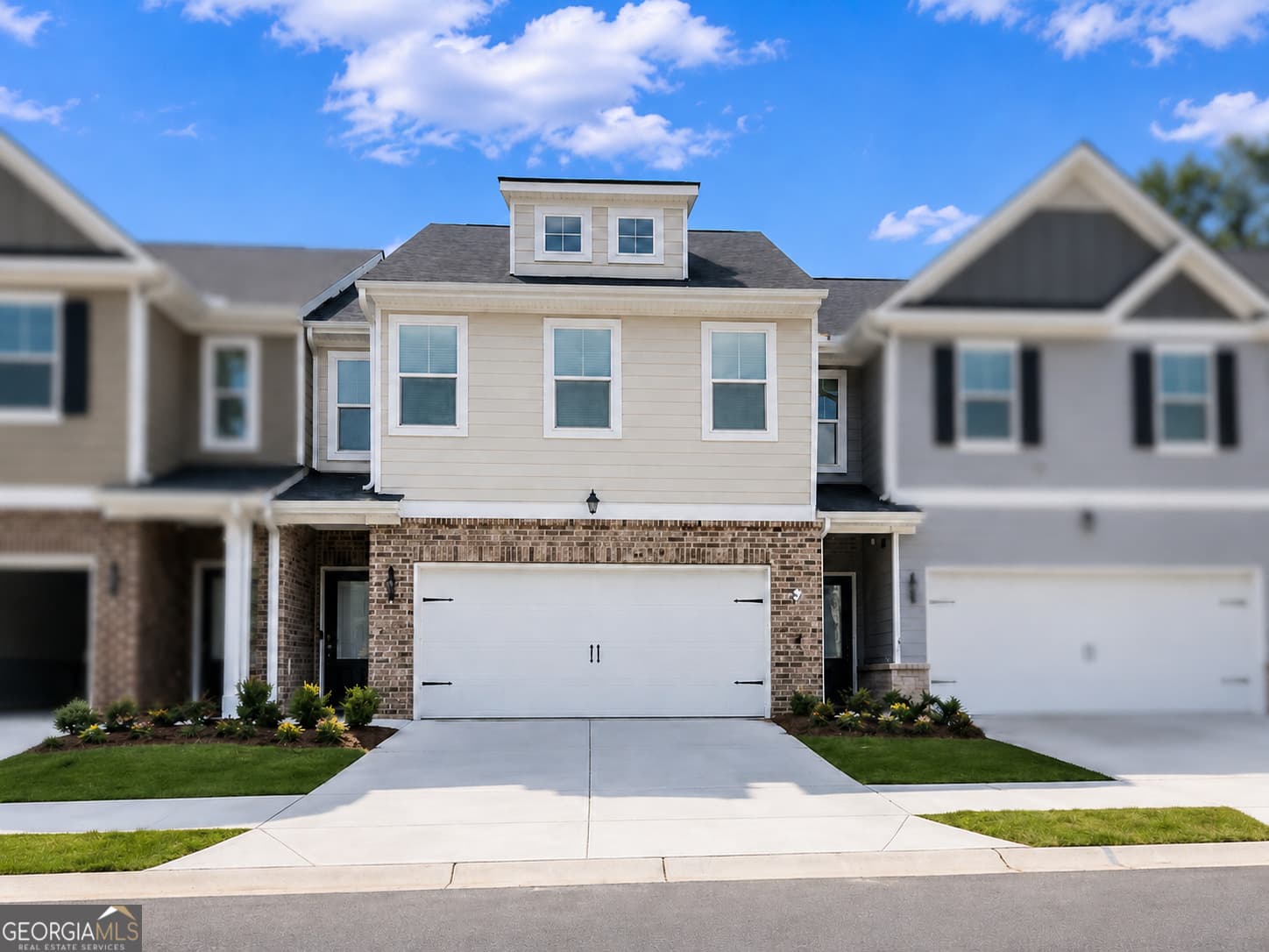 3 bedroom, 2.5 bathroom townhouse sold at 6414 Towhee Way, Morrow, GA 30260
