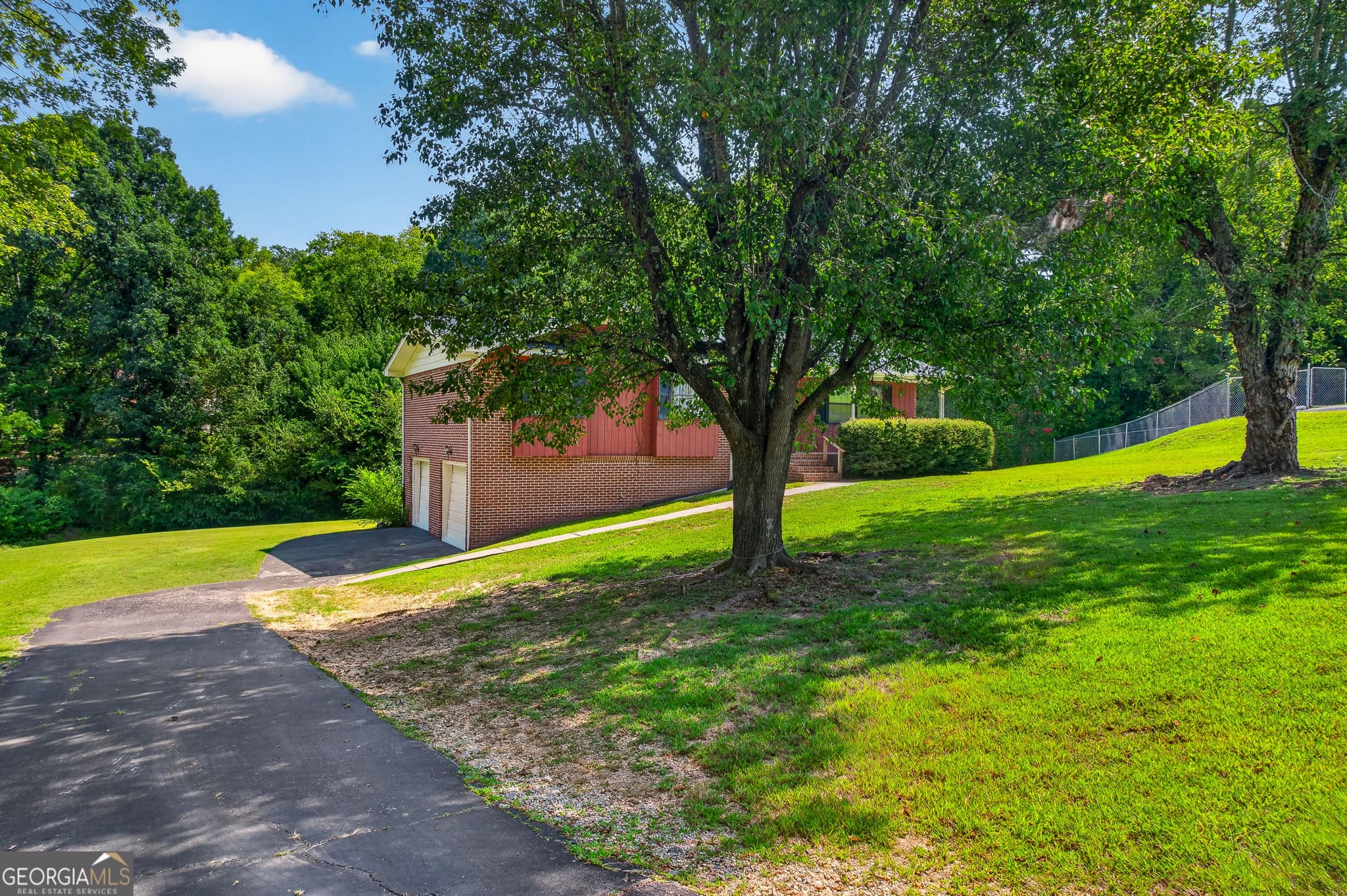 3 bedroom, 2 bathroom, 1,989 sq ft single family residence for sale at 774 Brownwood Circle, Ringgold, GA 30736 — photo 3