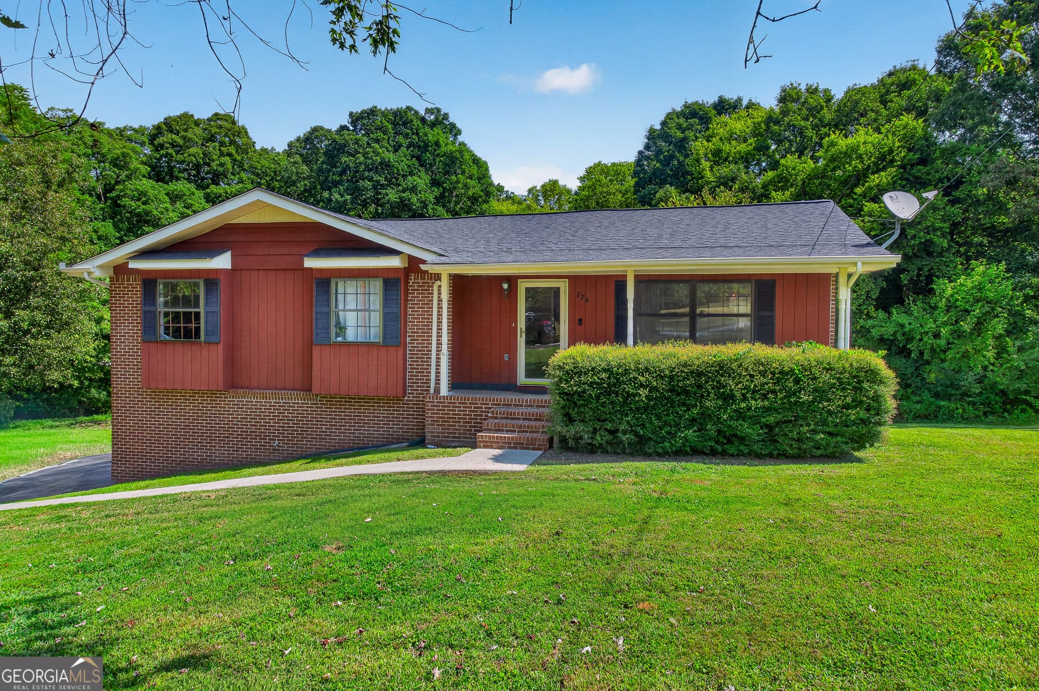 3 bedroom, 2 bathroom, 1,989 sq ft single family residence for sale at 774 Brownwood Circle, Ringgold, GA 30736