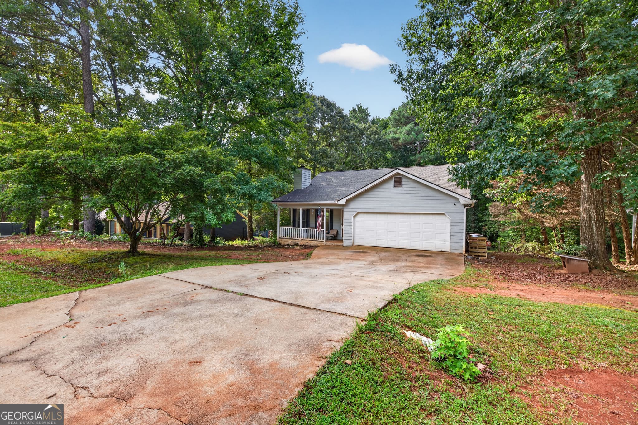 3 bedroom, 2 bathroom, 1,367 sq ft single family residence for sale at 125 Willow Shoals Drive, Covington, GA 30016 — photo 3