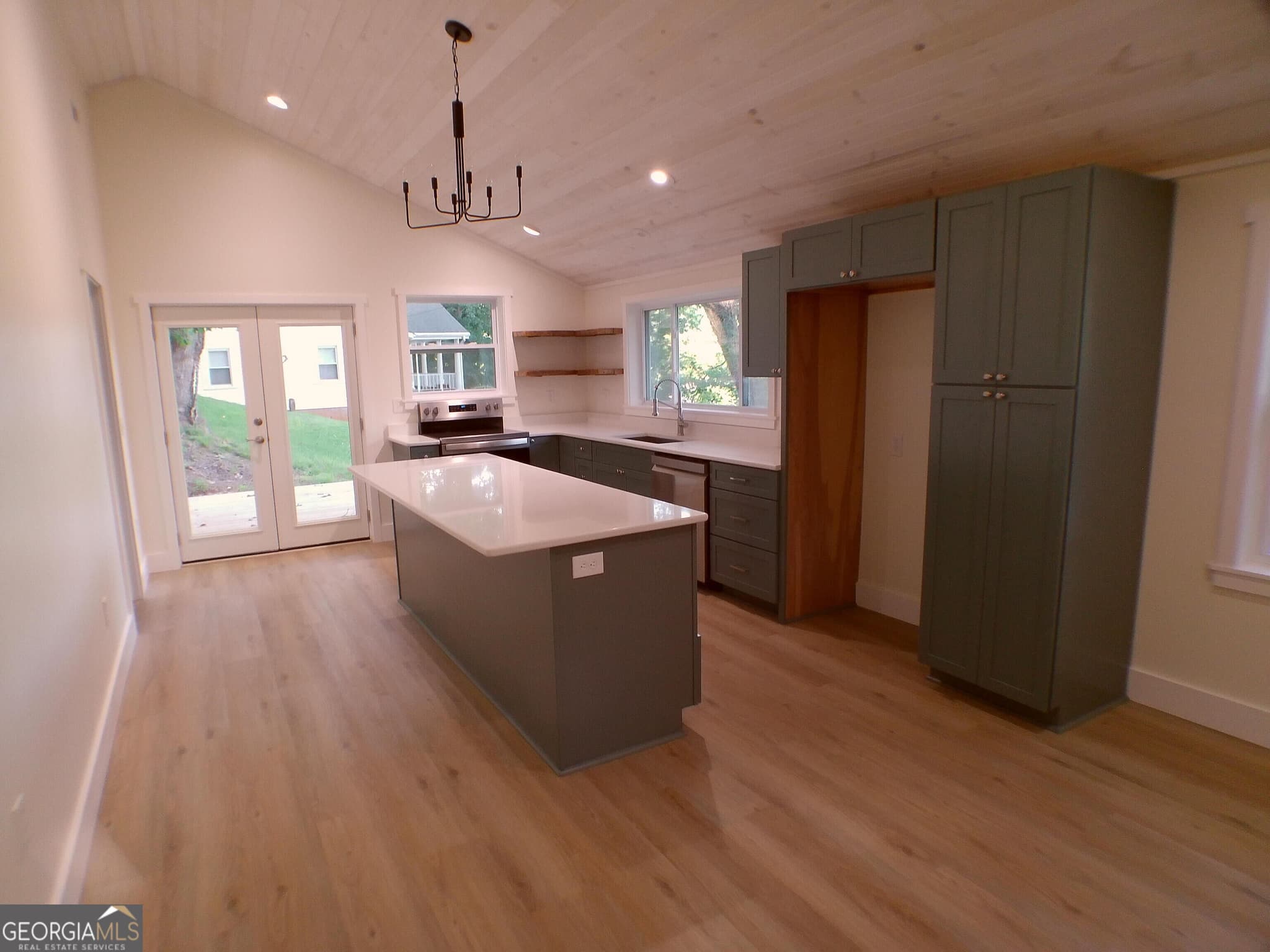 3 bedroom, 2 bathroom, 1,149 sq ft single family residence for sale at 143 Nelson Avenue, Clayton, GA 30525 — photo 3