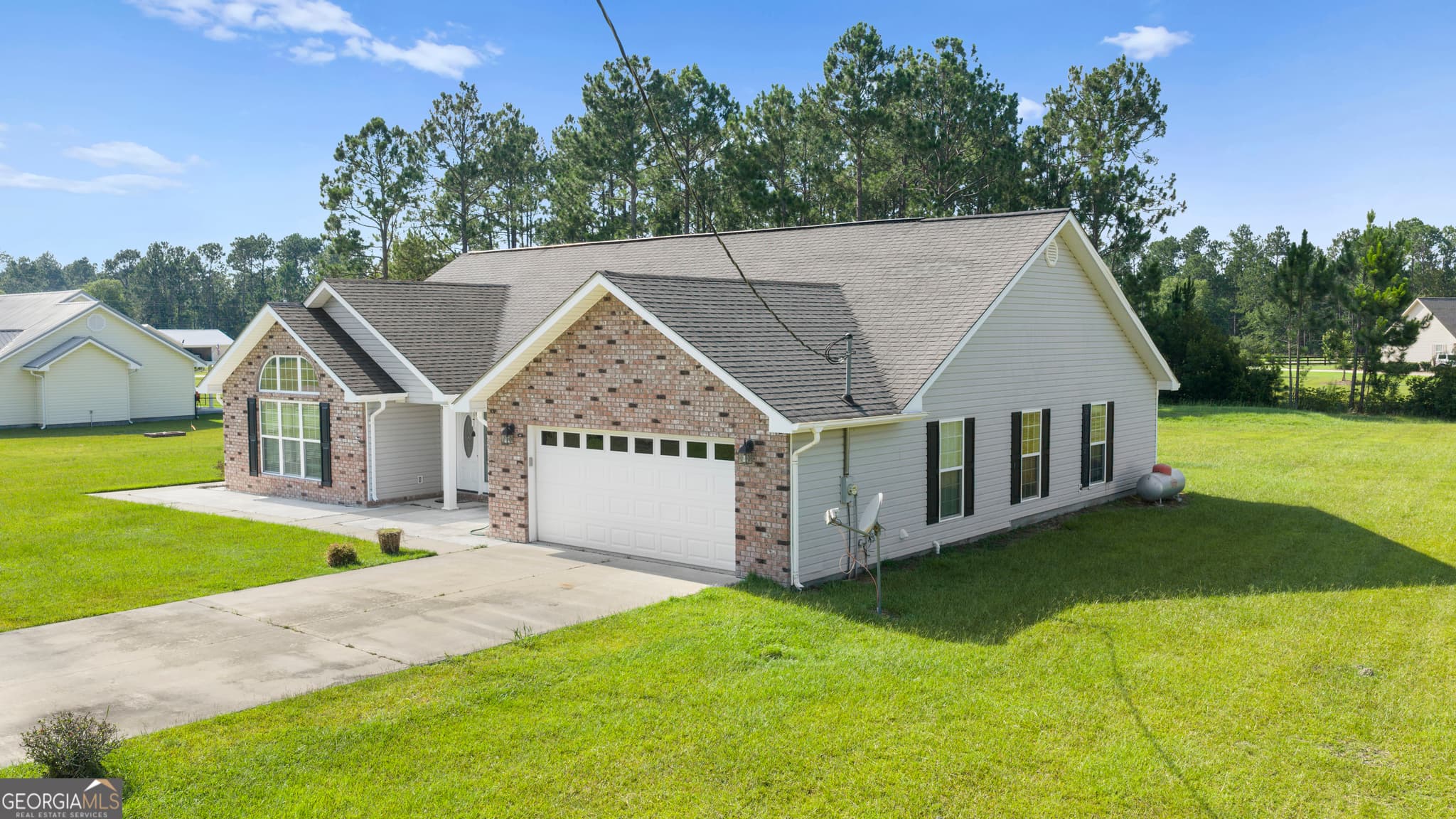 3 bedroom, 2 bathroom, 2,353 sq ft single family residence for sale at 99 Jennifer Lane, Baxley, GA 31513 — photo 4