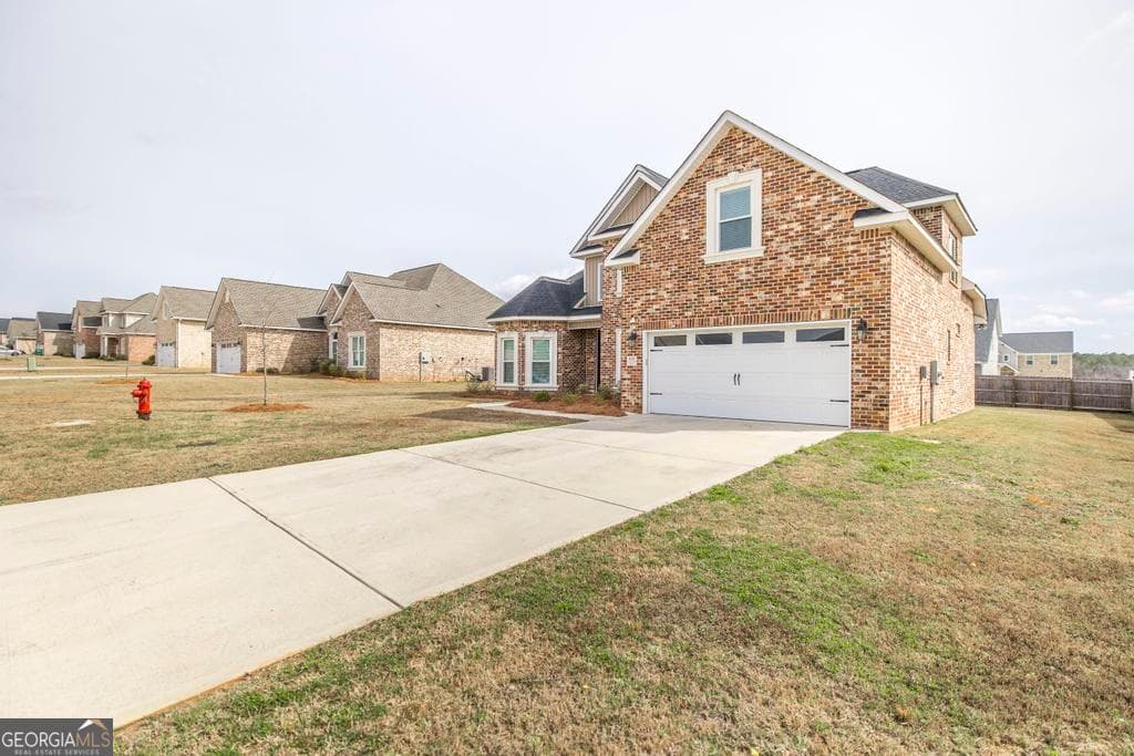 5 bedroom, 3 bathroom, 2,418 sq ft single family residence for sale at 613 Jeffery Thomas Drive, Bonaire, GA 31005 — photo 4