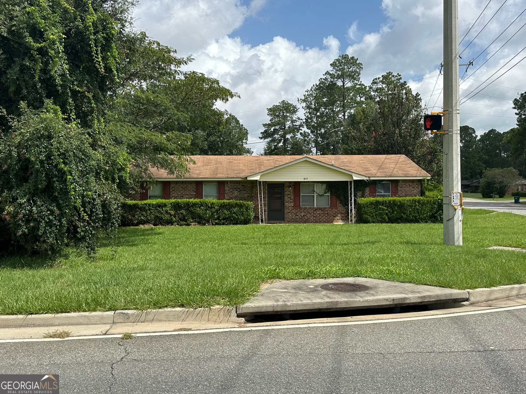 3 bedroom, 1 bathroom, 1,770 sq ft single family residence for sale at 513 E 1st Avenue, Cordele, GA 31015 — photo 3