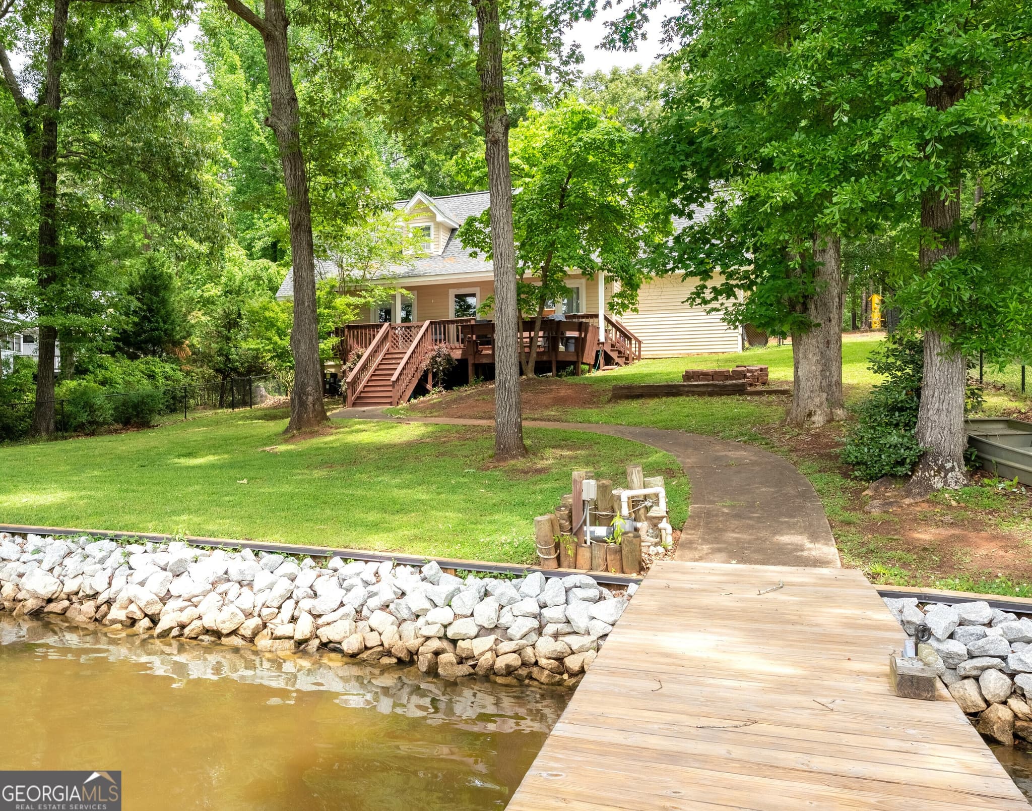 3 bedroom, 2 bathroom, 2,112 sq ft single family residence for sale at 142 Tanglewood Court, Eatonton, GA 31024 — photo 3