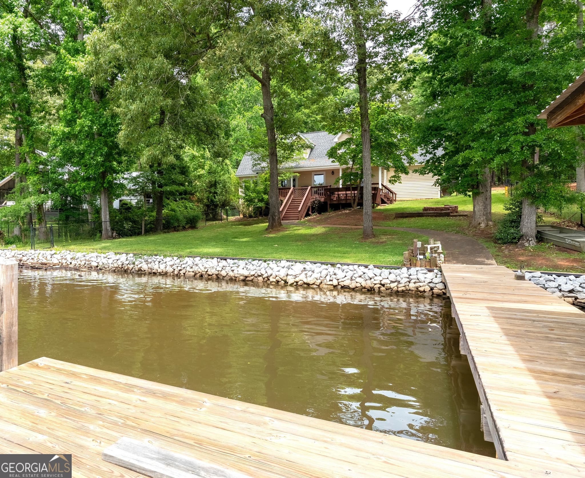 3 bedroom, 2 bathroom, 2,112 sq ft single family residence for sale at 142 Tanglewood Court, Eatonton, GA 31024 — photo 1 of 50