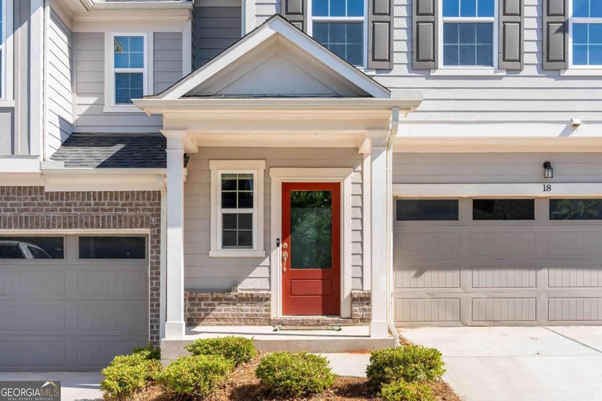3 bedroom, 2.5 bathroom townhouse for rent at 18 Singleton Way, Peachtree City, GA 30269 for $2,850 a month — photo 2