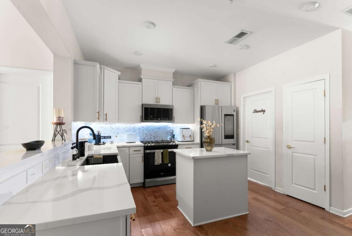 3 bedroom, 2.5 bathroom townhouse for rent at 18 Singleton Way, Peachtree City, GA 30269 for $2,850 a month — photo 5