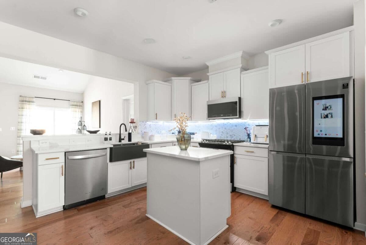 3 bedroom, 2.5 bathroom townhouse for rent at 18 Singleton Way, Peachtree City, GA 30269 for $2,850 a month — photo 4