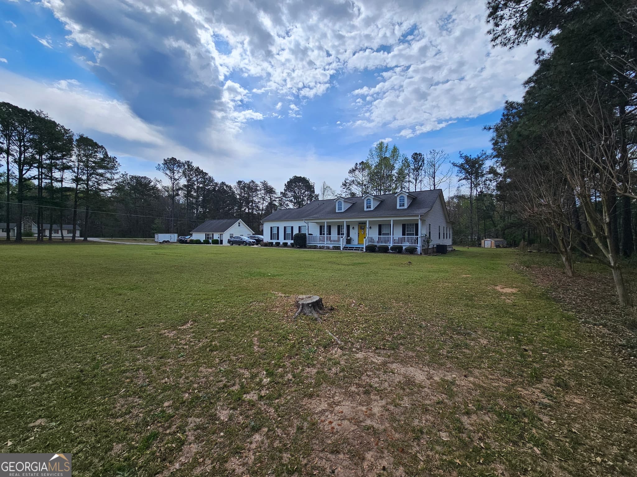 7 bedroom, 4 bathroom, 3,984 sq ft single family residence for sale at 17 Goodwyn Road, Newnan, GA 30265 — photo 2
