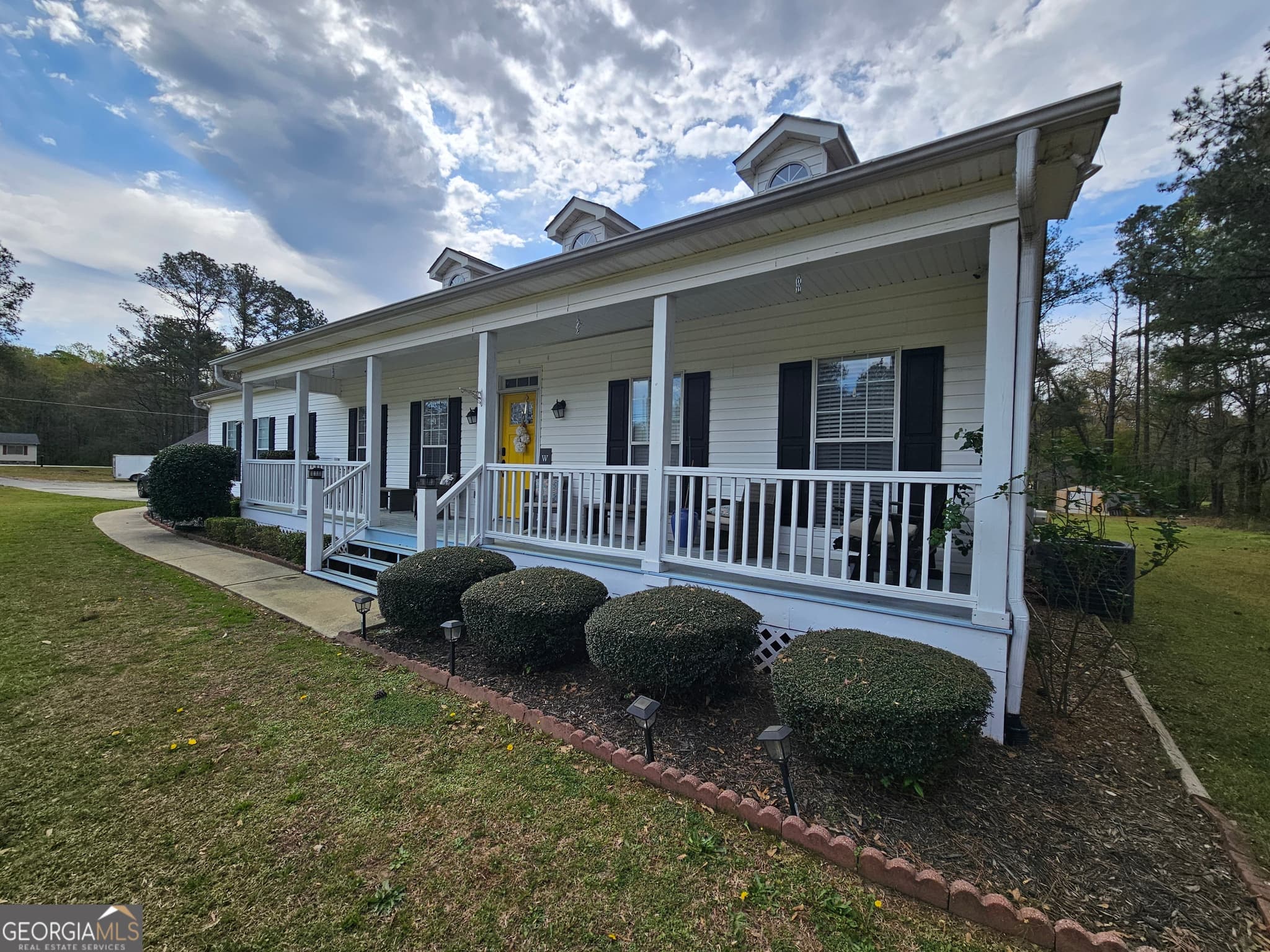 7 bedroom, 4 bathroom, 3,984 sq ft single family residence for sale at 17 Goodwyn Road, Newnan, GA 30265 — photo 5