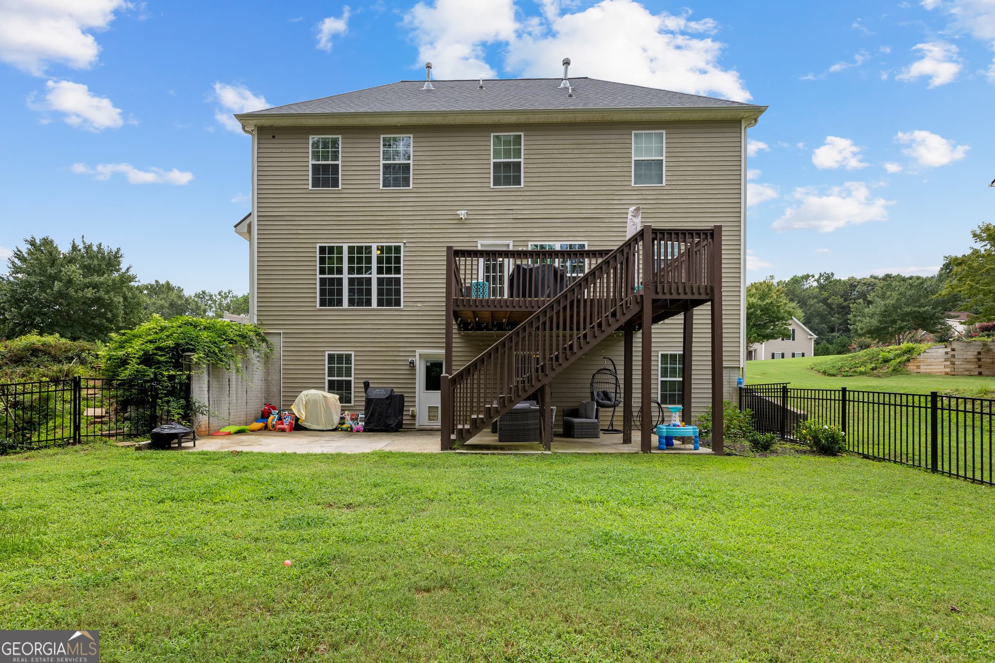 5 bedroom, 3.5 bathroom, 3,252 sq ft single family residence for sale at 65 Autumn Creek, Senoia, GA 30276 — photo 7