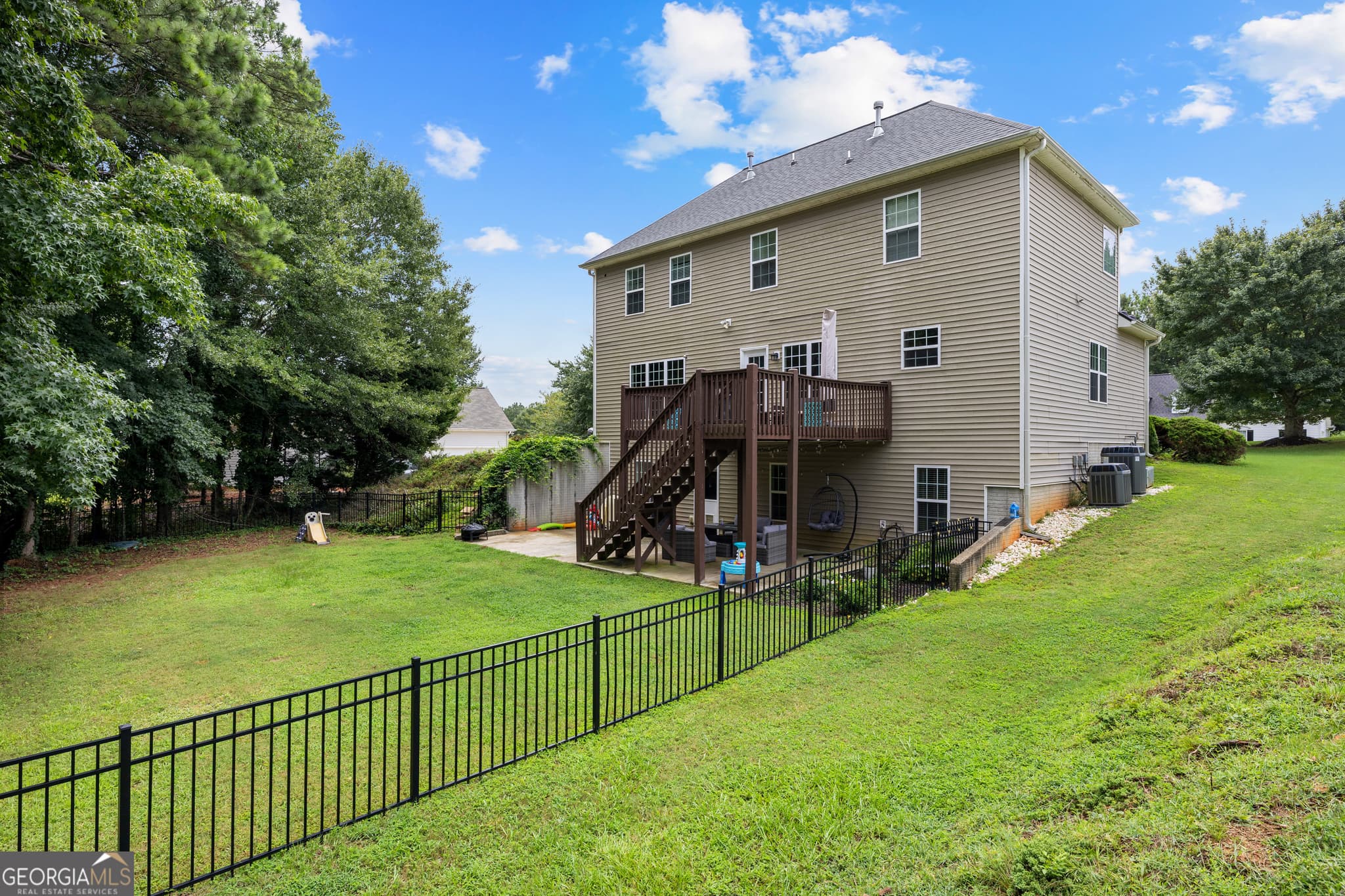 5 bedroom, 3.5 bathroom, 3,252 sq ft single family residence for sale at 65 Autumn Creek, Senoia, GA 30276 — photo 5