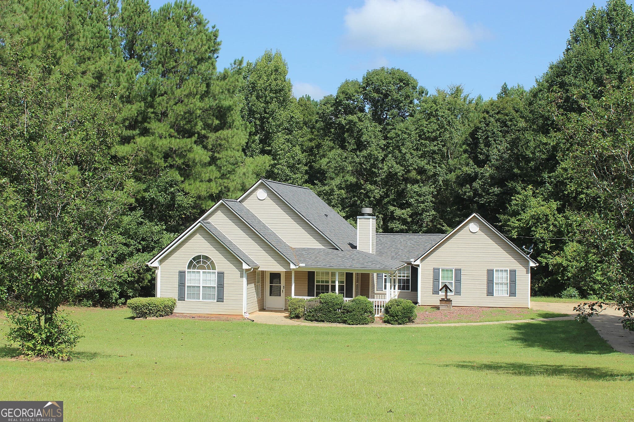 3 bedroom, 2 bathroom, 1,502 sq ft single family residence for sale at 5613 Hwy 81, Mcdonough, GA 30252
