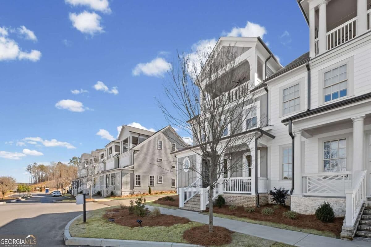 3 bedroom, 3.5 bathroom, 2,767 sq ft townhouse for sale at 529 Groover Street, Ball Ground, GA 30107 — photo 3