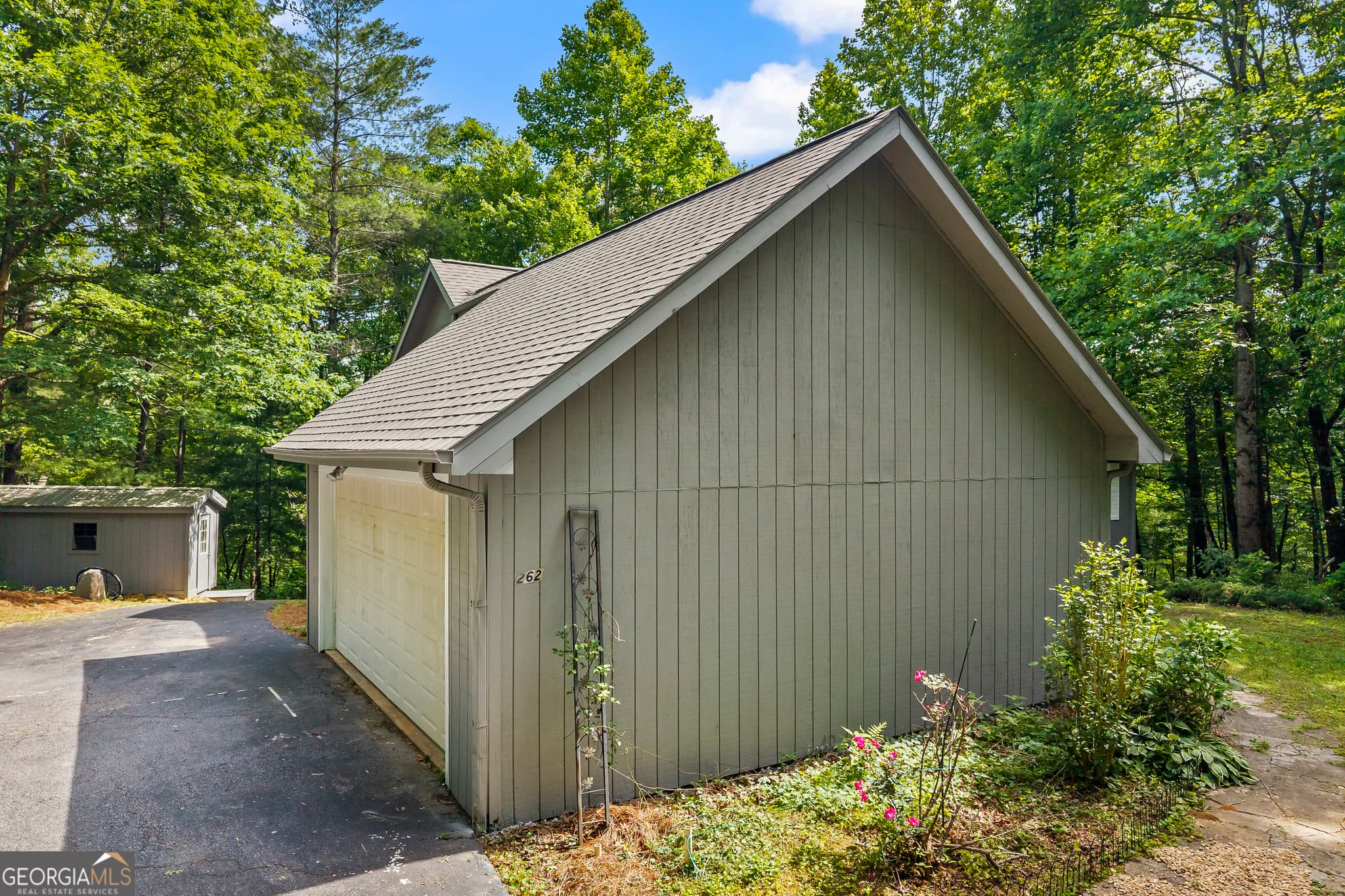 5 bedroom, 3 bathroom, 4,294 sq ft single family residence for sale at 262 Patrick Lane, Helen, GA 30545 — photo 4