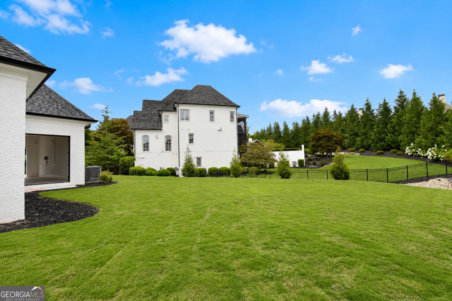 5 bedroom, 7 bathroom, 7,161 sq ft single family residence for sale at 5071 Kings Close, Alpharetta, GA 30004 — photo 4