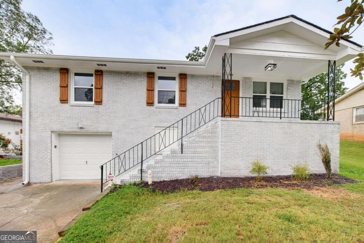 4 bedroom, 2 bathroom, 1,025 sq ft single family residence for sale at 1338 Georgia Avenue, East Point, GA 30344