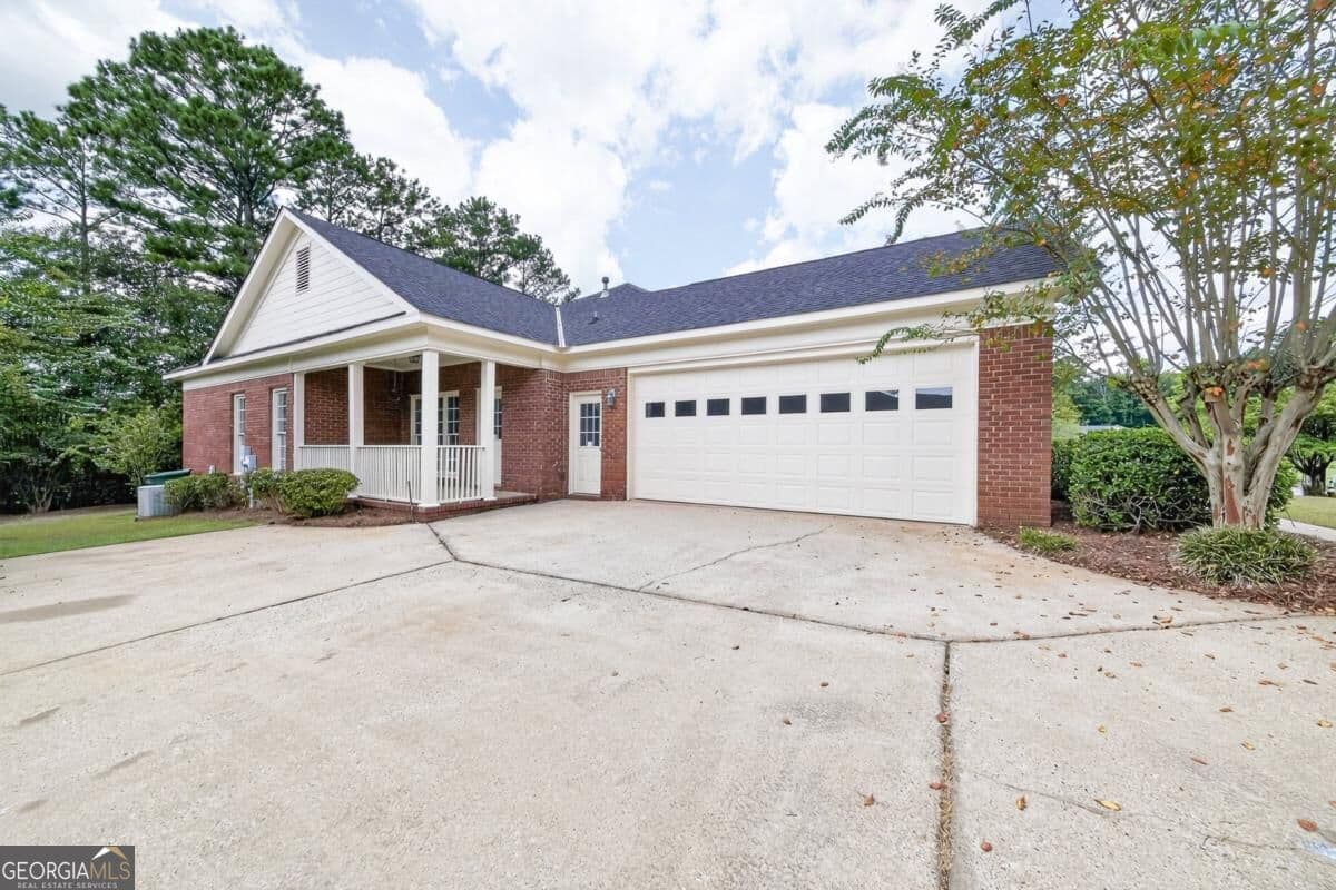 4 bedroom, 3 bathroom, 1,960 sq ft single family residence for sale at 1008 Timber Creek Way, Columbus, GA 31904 — photo 4