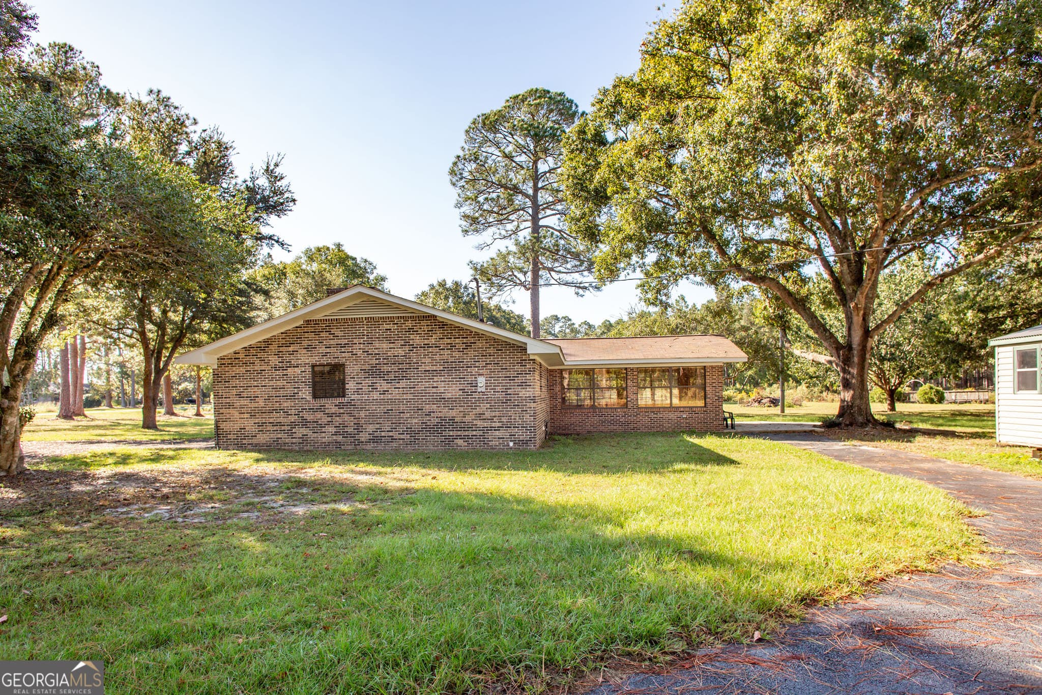 3 bedroom, 2 bathroom, 1,743 sq ft single family residence for sale at 6731 Youmans Chapel Road, Blackshear, GA 31516 — photo 6