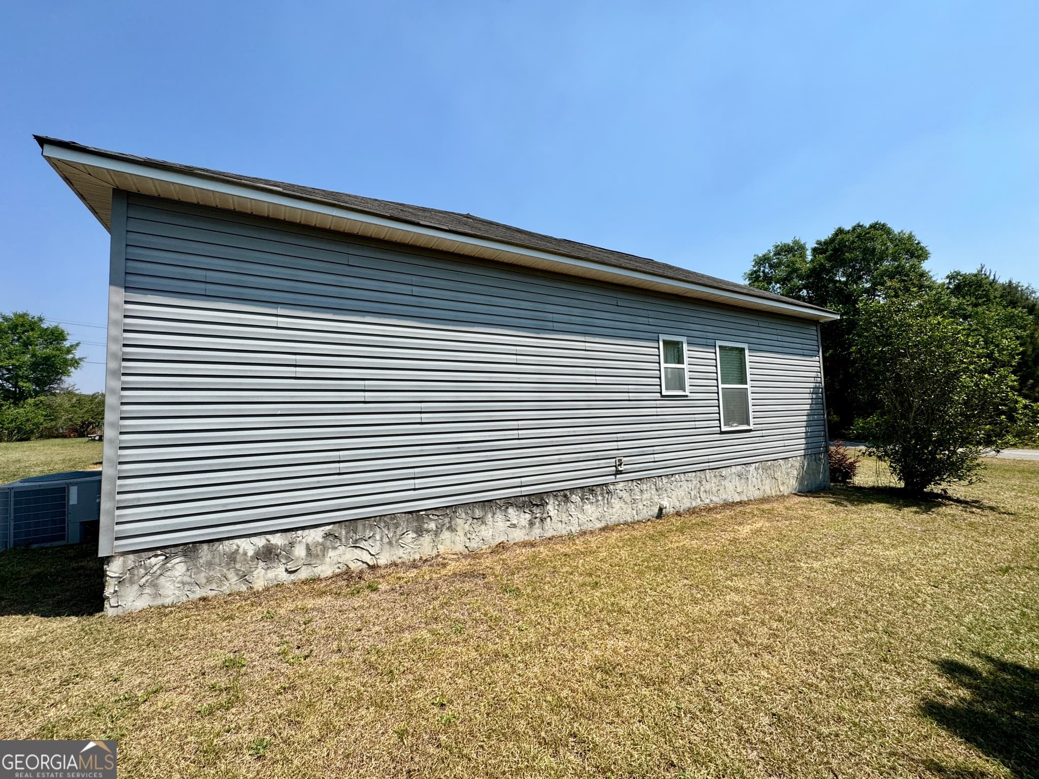 4 bedroom, 2 bathroom, 1,680 sq ft single family residence for sale at 2010 Cottonwood Street, Vidalia, GA 30474 — photo 5