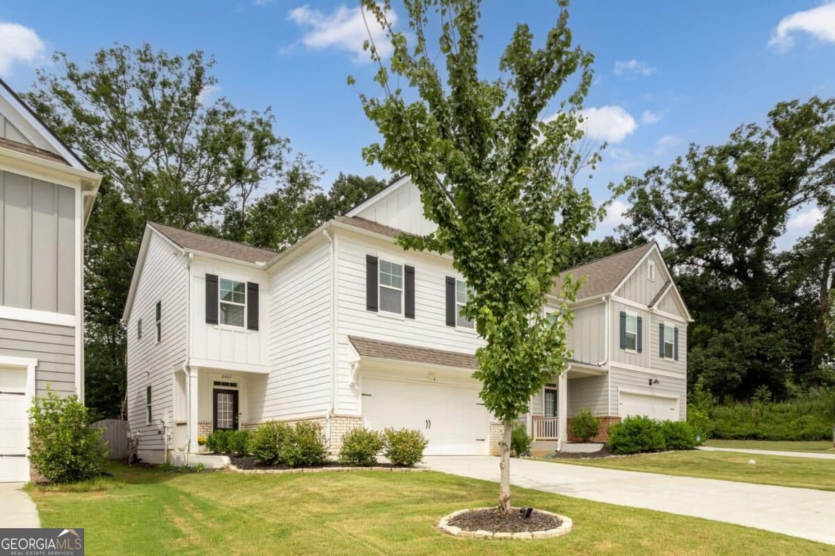 4 bedroom, 2.5 bathroom, 2,136 sq ft single family residence for sale at 6007 Hoot Owl Lane, Flowery Branch, GA 30542 — photo 2