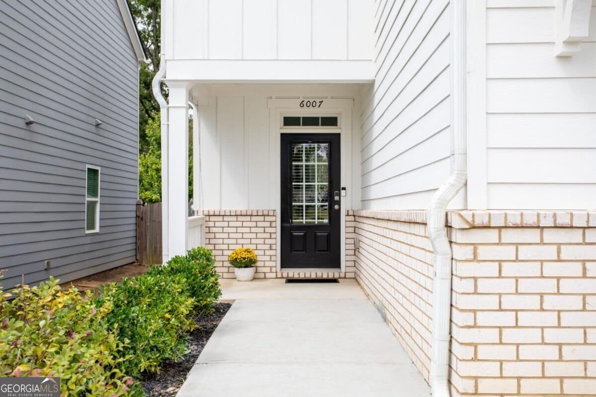 4 bedroom, 2.5 bathroom, 2,136 sq ft single family residence for sale at 6007 Hoot Owl Lane, Flowery Branch, GA 30542 — photo 3