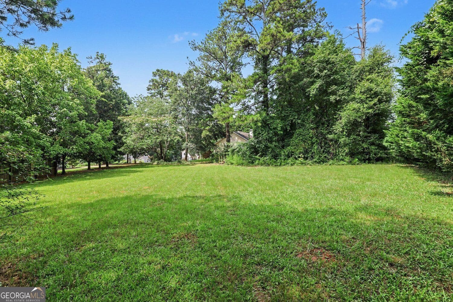 3 bedroom, 2 bathroom, 2,155 sq ft single family residence for sale at 84 Hidden Lakes Court, Newnan, GA 30263 — photo 6