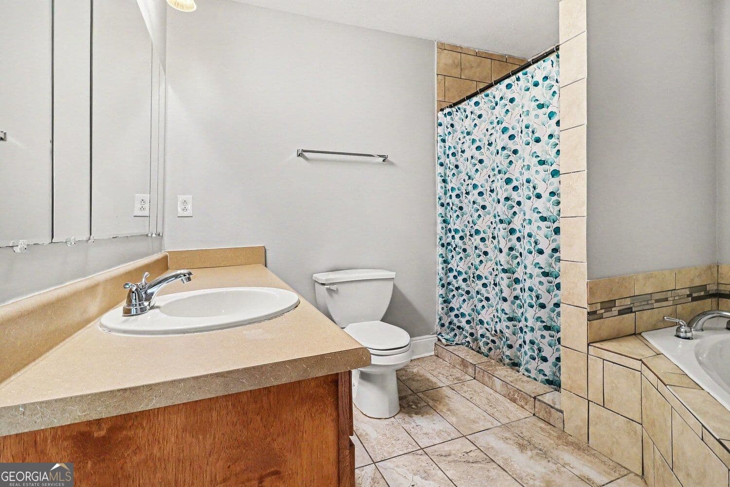3 bedroom, 2 bathroom, 2,155 sq ft single family residence for sale at 84 Hidden Lakes Court, Newnan, GA 30263 — photo 5