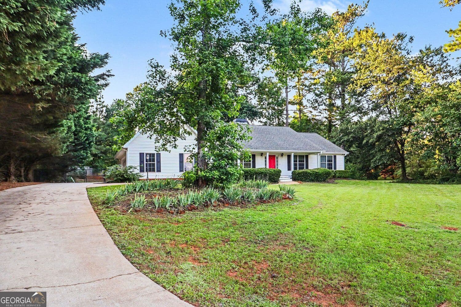 3 bedroom, 2 bathroom, 2,155 sq ft single family residence for sale at 84 Hidden Lakes Court, Newnan, GA 30263 — photo 9