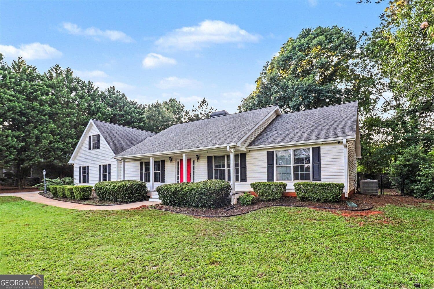 3 bedroom, 2 bathroom, 2,155 sq ft single family residence for sale at 84 Hidden Lakes Court, Newnan, GA 30263 — photo 10
