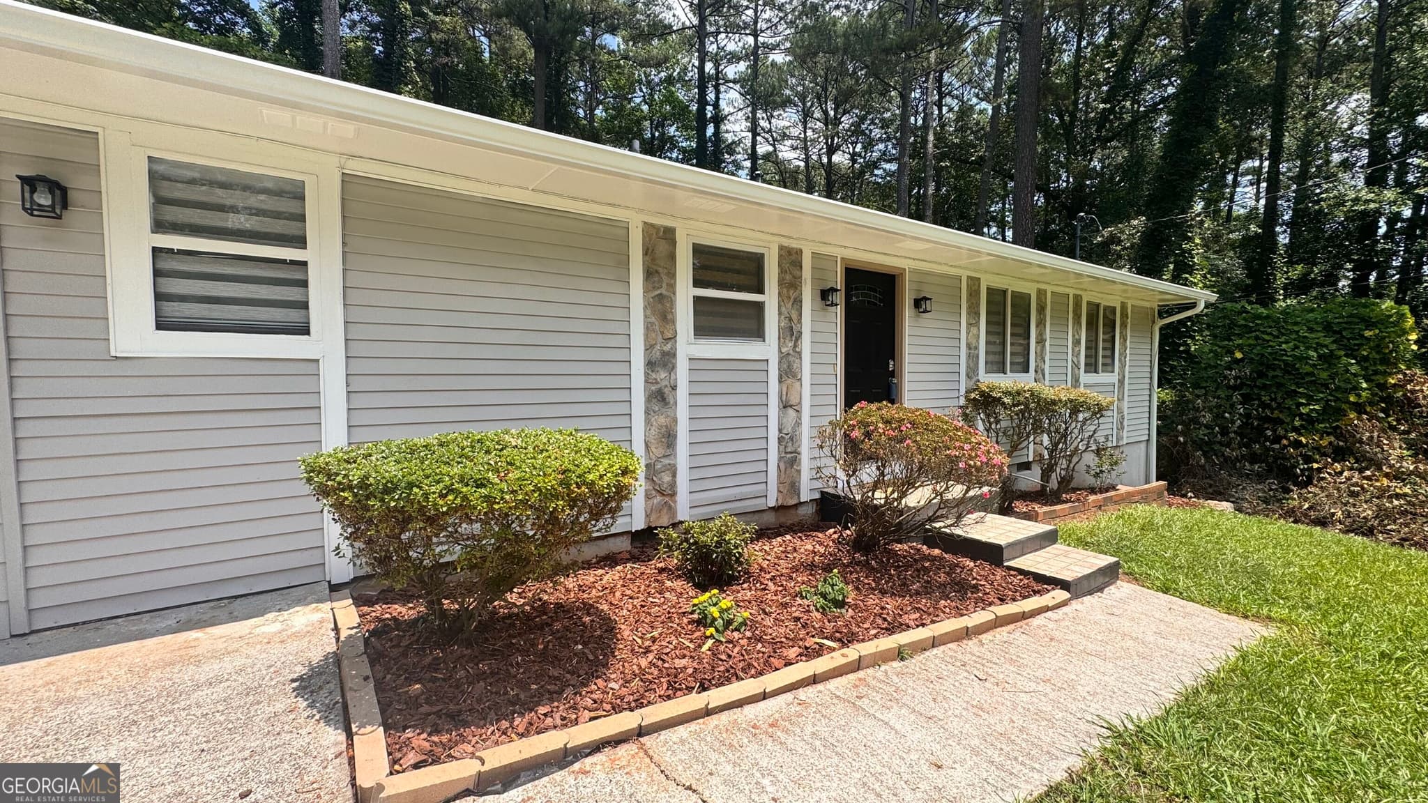4 bedroom, 3 bathroom, 1,456 sq ft single family residence for sale at 4091 Big Valley Trail, Stone Mountain, GA 30083 — photo 2