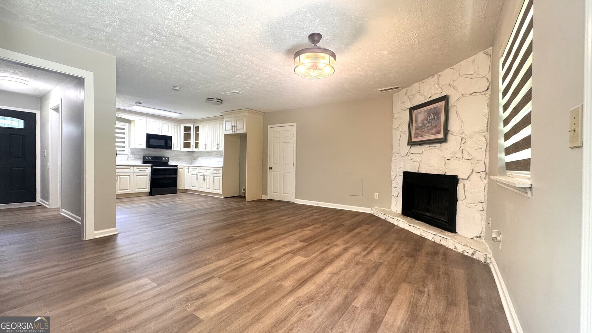 4 bedroom, 3 bathroom, 1,456 sq ft single family residence for sale at 4091 Big Valley Trail, Stone Mountain, GA 30083 — photo 5