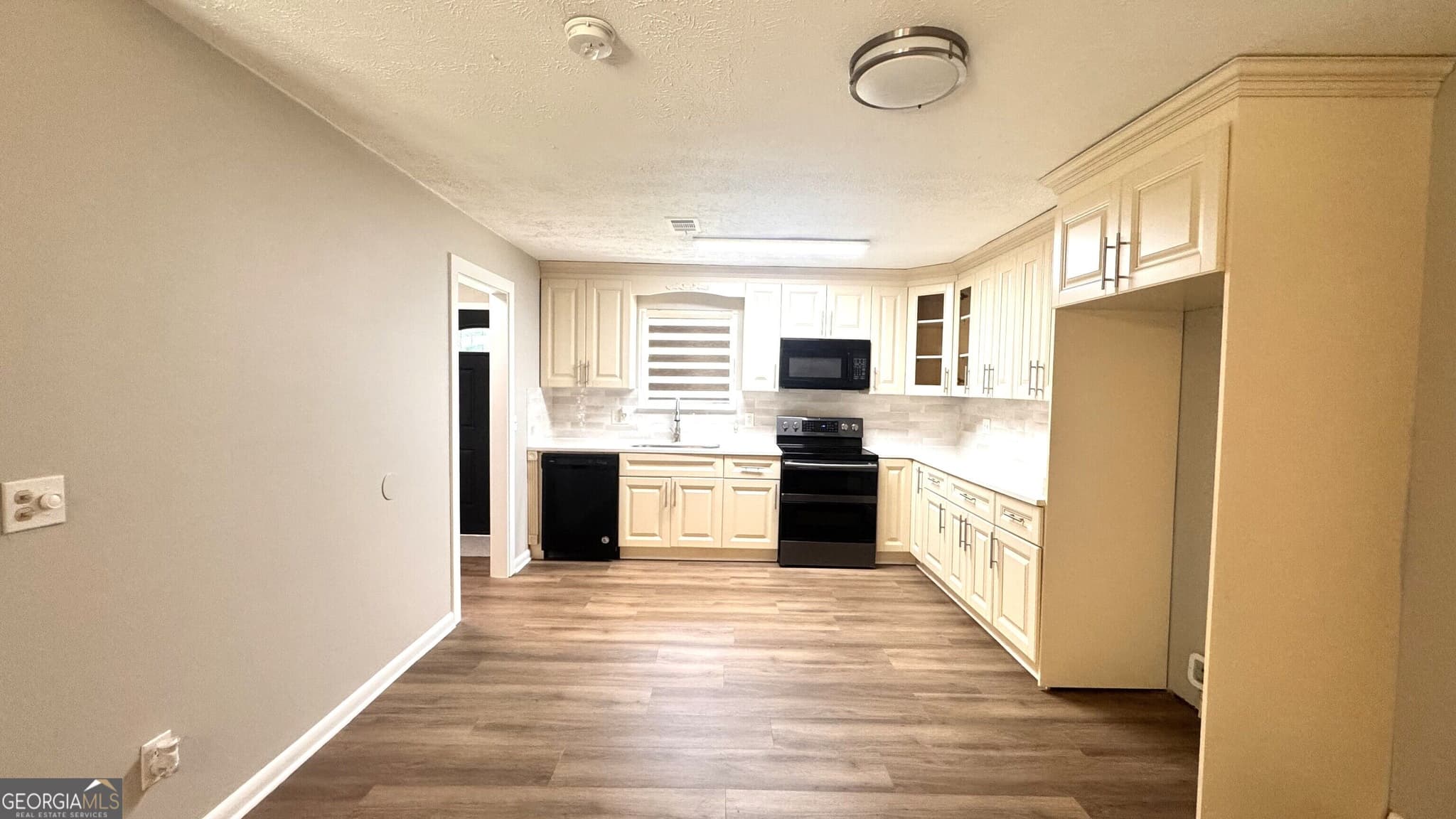 4 bedroom, 3 bathroom, 1,456 sq ft single family residence for sale at 4091 Big Valley Trail, Stone Mountain, GA 30083 — photo 9