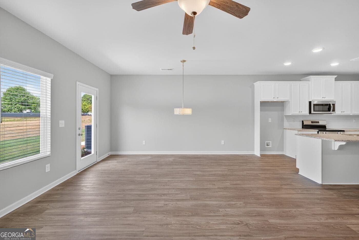 3 bedroom, 2.5 bathroom, 1,740 sq ft townhouse for sale at 2864 Lillian Lane, Douglasville, GA 30135 — photo 6