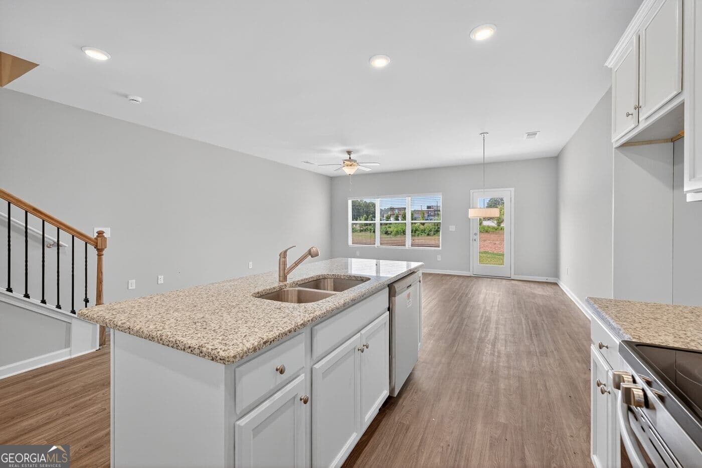3 bedroom, 2.5 bathroom, 1,740 sq ft townhouse for sale at 2864 Lillian Lane, Douglasville, GA 30135 — photo 8
