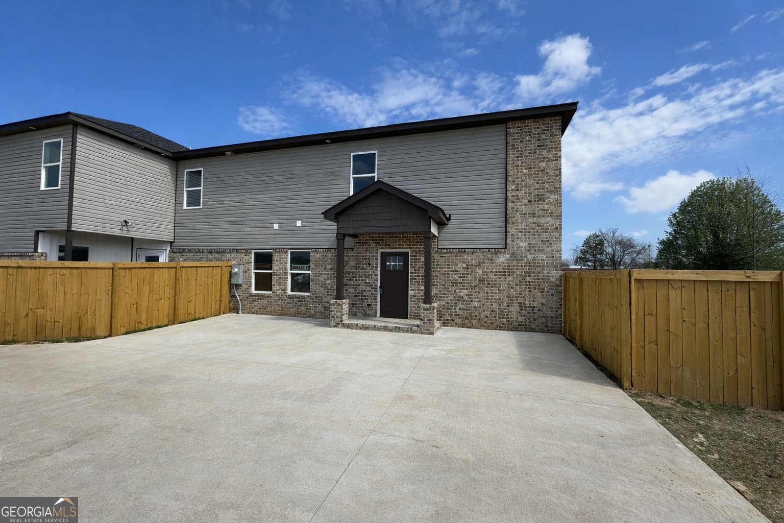 4 bedroom, 2.5 bathroom, 1,758 sq ft townhouse for sale at 260 Beau Claire Circle, Byron, GA 31008 — photo 3