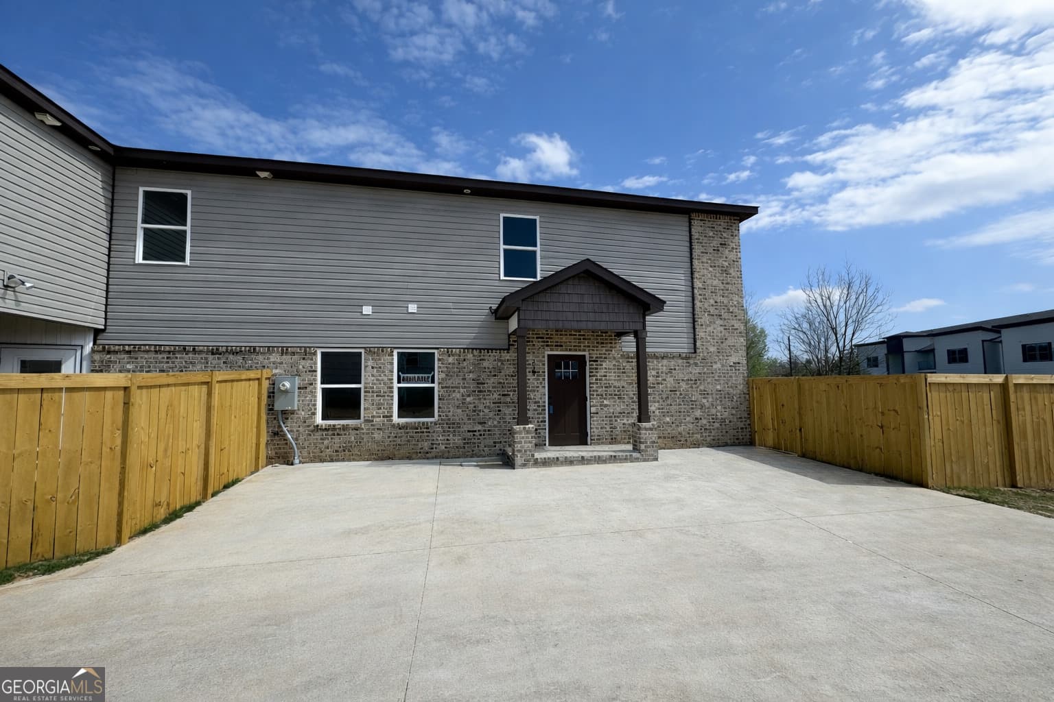 4 bedroom, 2.5 bathroom, 1,758 sq ft townhouse for sale at 260 Beau Claire Circle, Byron, GA 31008 — photo 1 of 14
