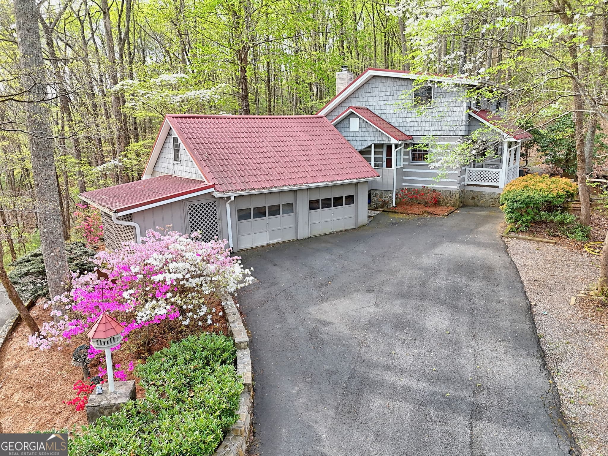 2 bedroom, 2 bathroom, 2,164 sq ft cabin,single family residence for sale at 8528 Soapstone Creek Trail, Hiawassee, GA 30546 — photo 2