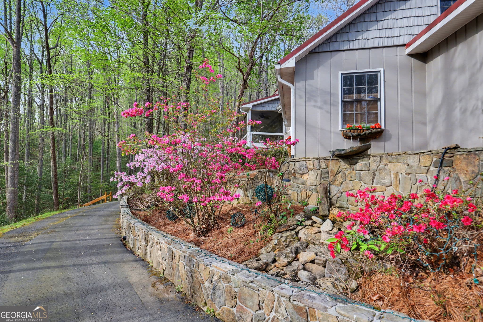 2 bedroom, 2 bathroom, 2,164 sq ft cabin,single family residence for sale at 8528 Soapstone Creek Trail, Hiawassee, GA 30546 — photo 9