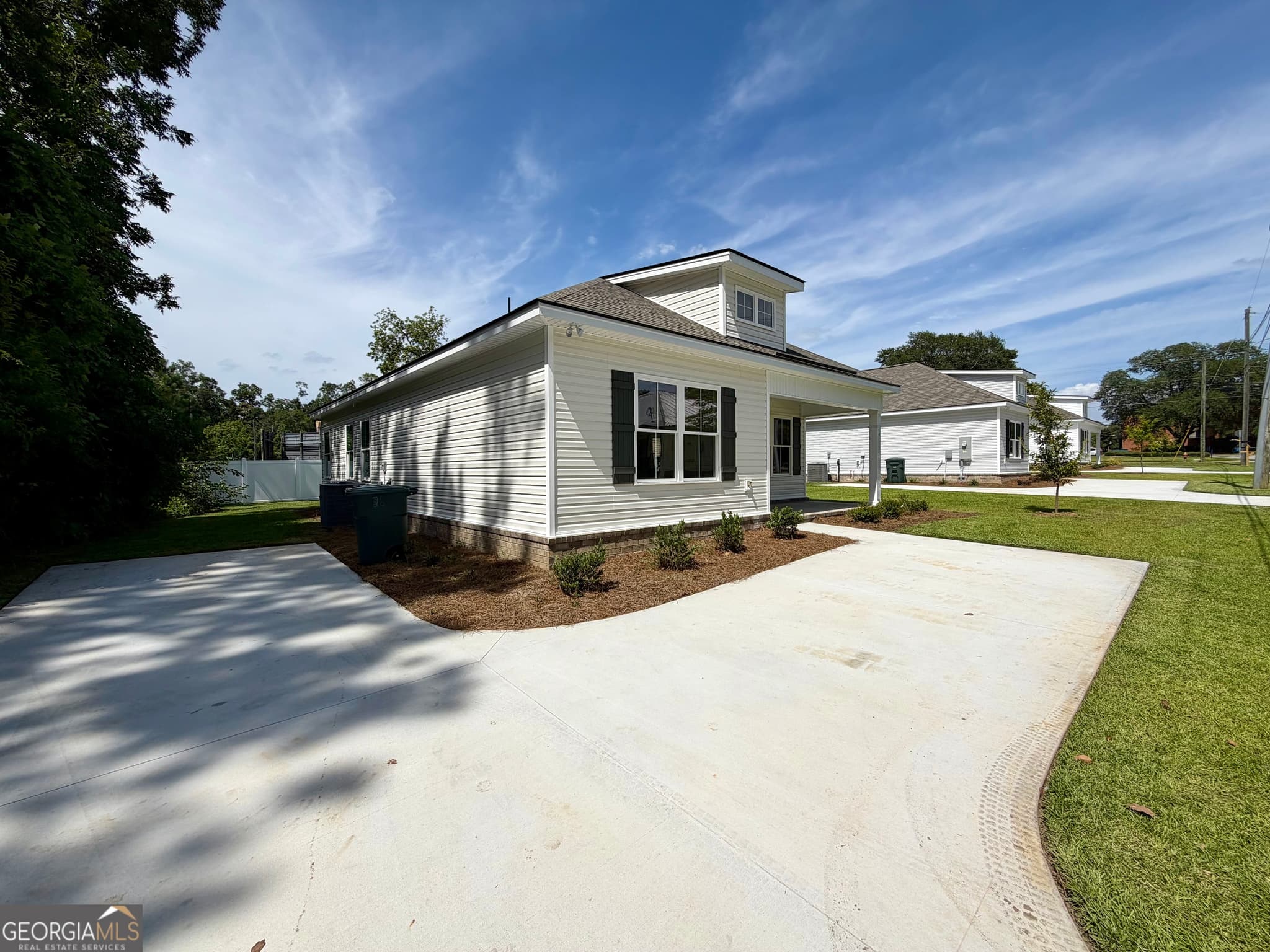 3 bedroom, 2 bathroom, 1,241 sq ft single family residence for sale at 6 Roundtree Street, Statesboro, GA 30458 — photo 3