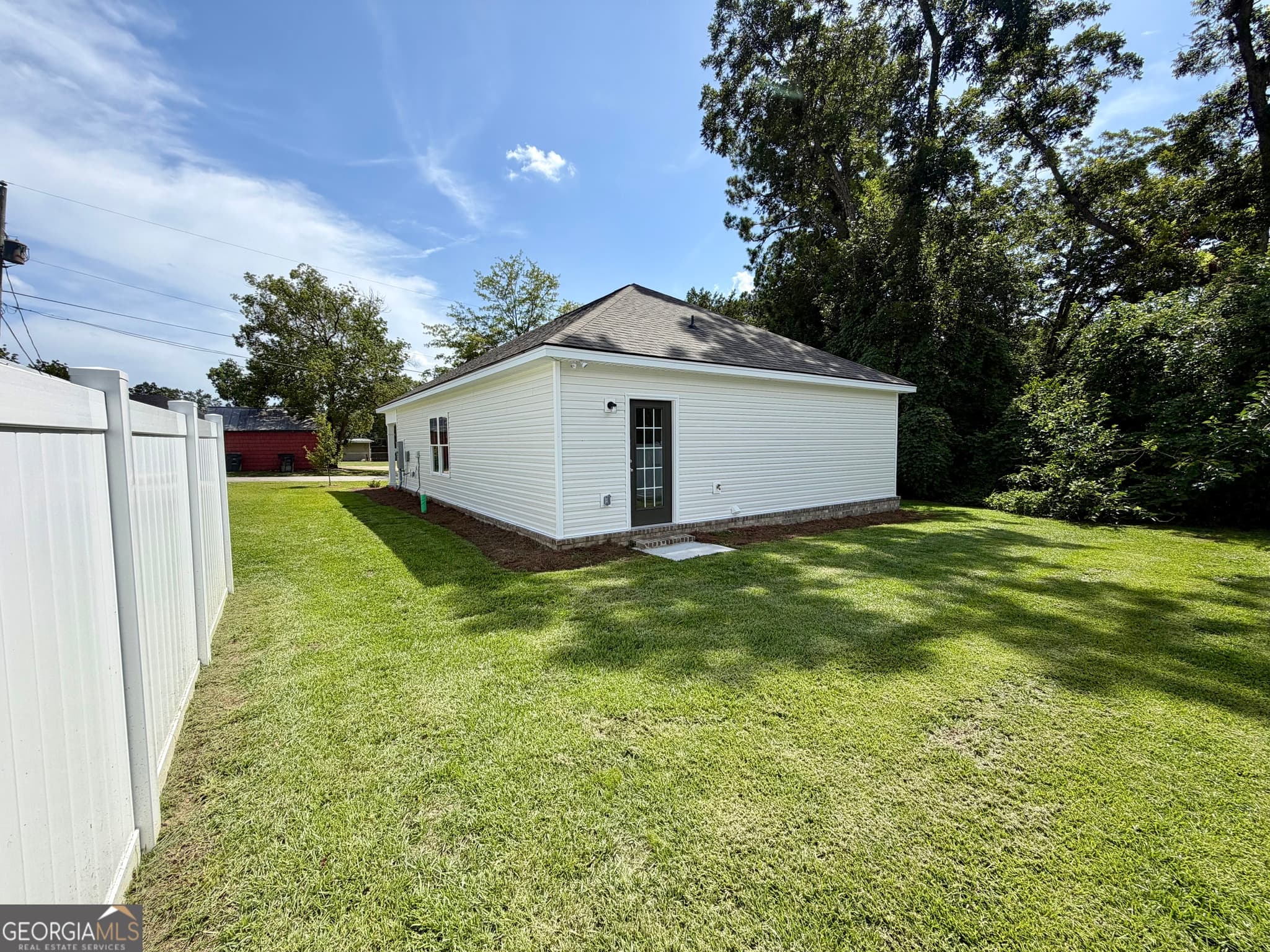 3 bedroom, 2 bathroom, 1,241 sq ft single family residence for sale at 6 Roundtree Street, Statesboro, GA 30458 — photo 4