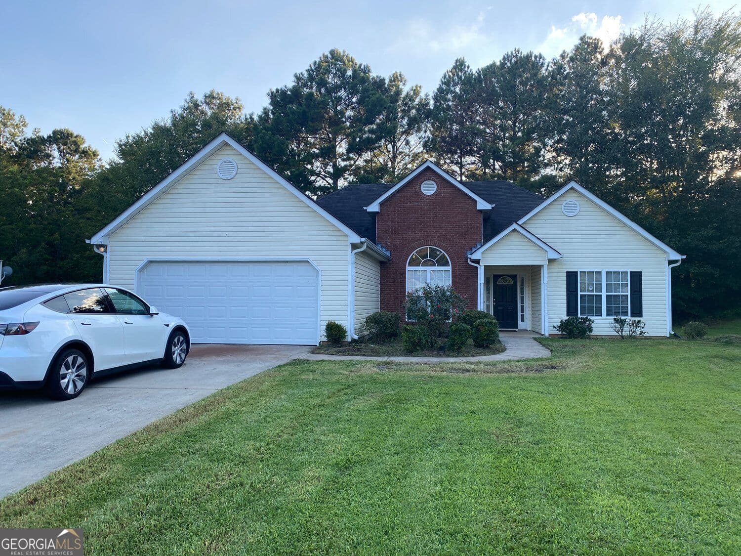 3 bedroom, 2 bathroom, 1,550 sq ft single family residence for rent at 4389 Ashlyn Rebecca Drive, Snellville, GA 30039 for $2,000 a month — photo 2
