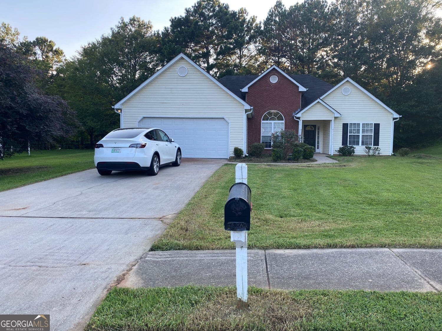 3 bedroom, 2 bathroom, 1,550 sq ft single family residence for rent at 4389 Ashlyn Rebecca Drive, Snellville, GA 30039 for $2,000 a month — photo 3