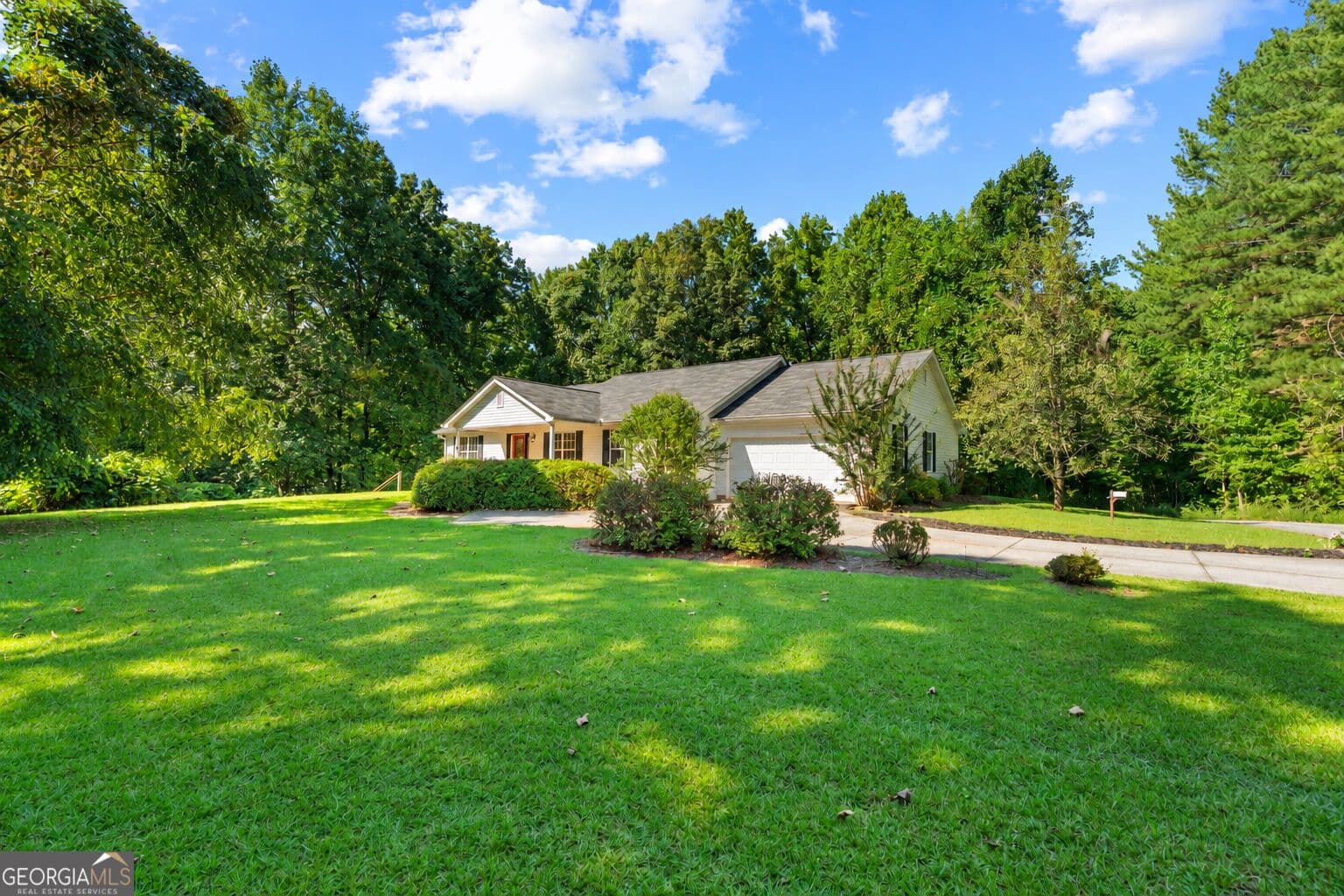 5 bedroom, 3 bathroom, 3,000 sq ft single family residence for sale at 23 High Meadow Trail, Cleveland, GA 30528 — photo 2