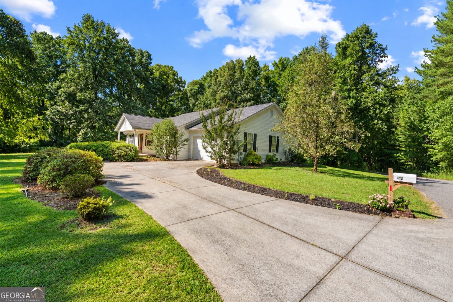 5 bedroom, 3 bathroom, 3,000 sq ft single family residence for sale at 23 High Meadow Trail, Cleveland, GA 30528 — photo 3